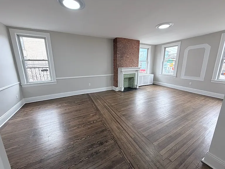 682 Summit Ave — Photo 5