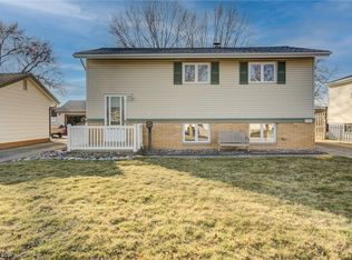 6386 Edgehurst Dr, Brookpark, OH