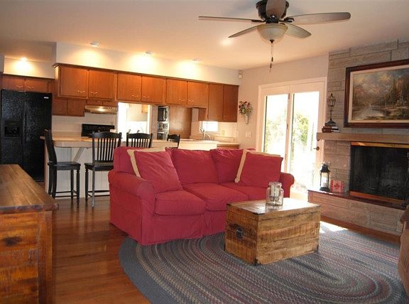 4th image of 1125 Glenmoor Ct