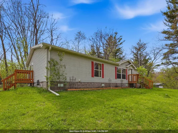 E1775 Garfield Ln, Waupaca, WI 54981