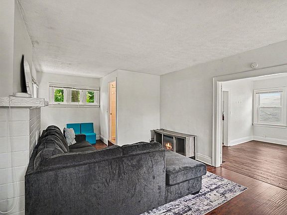 3rd image of 3515 Carlisle Ave