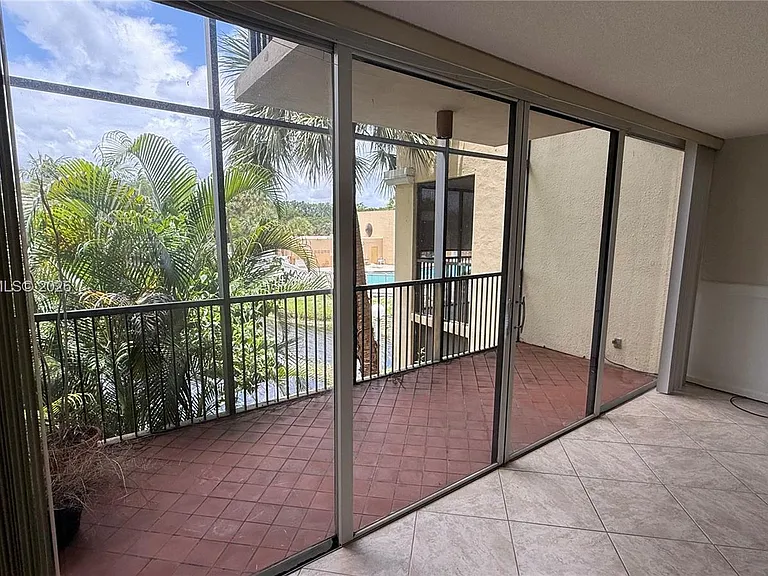 2921 SW 87th Ave #511 — Photo 9