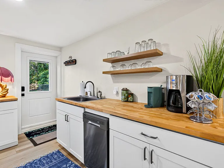 1705 Oleander Dr — Photo 6