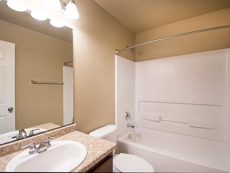 7687 Manistique Dr — Photo 10