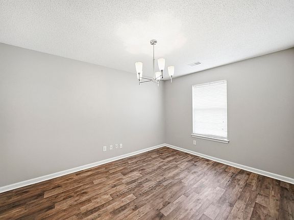 5th image of 131 Hunters Mill Dr