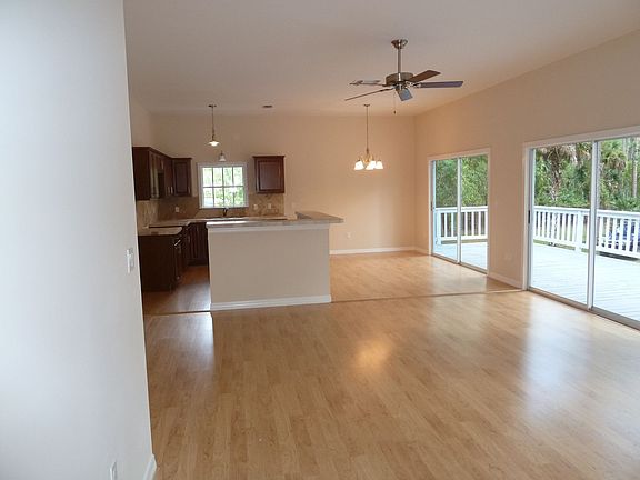 4th image of 1921 22nd Ave NE