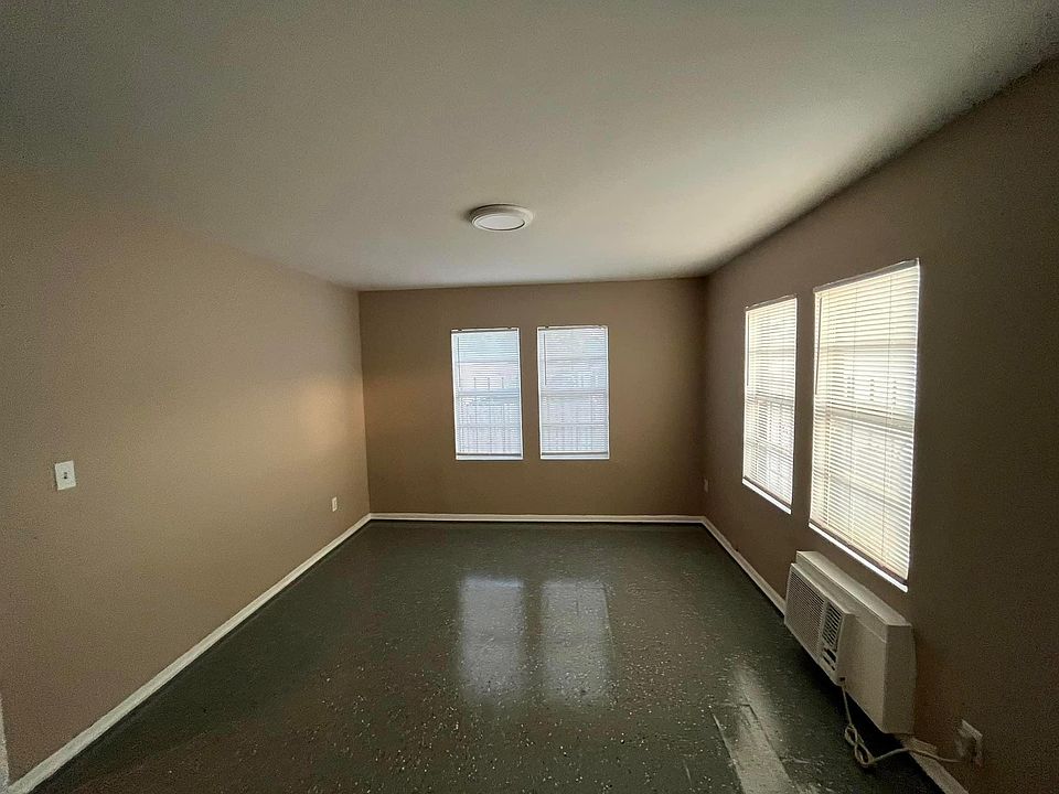 1st image of 101 E Clinton St APT 104