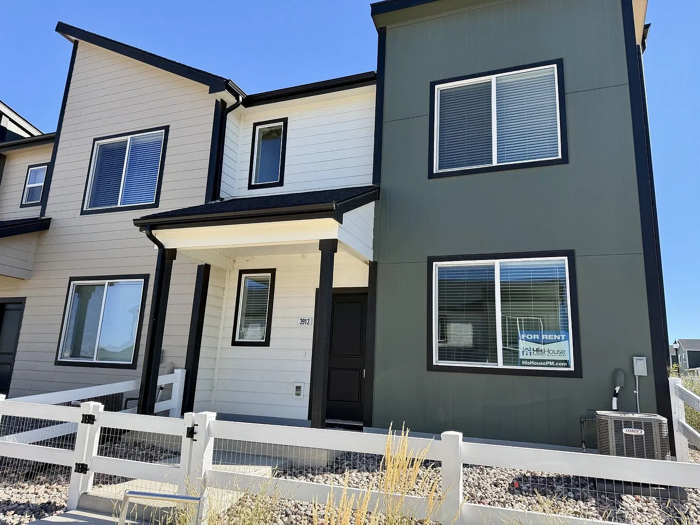 2 bed, 2.5 bath, 1040 sqft, $1,800 — Photo 3