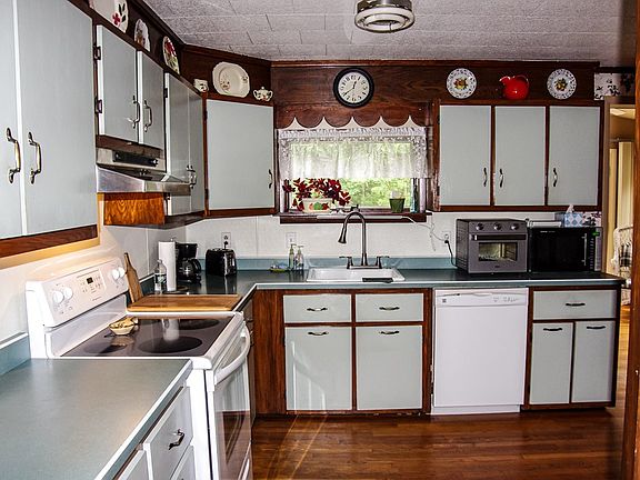 2nd image of 16 Burt Way