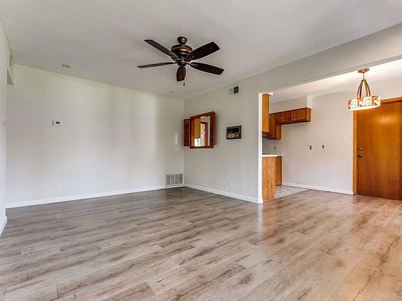 4th image of 3551 Red Oak Ln