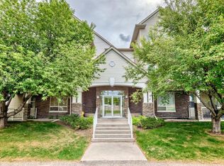 1000 W Applevillage Ct SE #209, Calgary, AB T2A7Z4