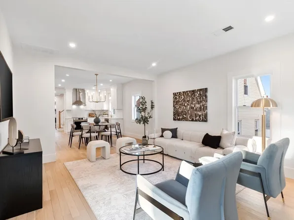 7 Bennett St #2, Medford, MA 02155