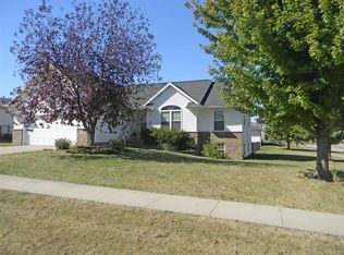 517 Nodaway Dr, Center Point, IA 52213