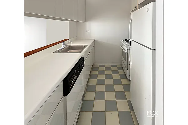 Rented by Fox Residential Group | media 15