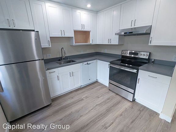 3rd image of 2022 Trousdale Dr #8