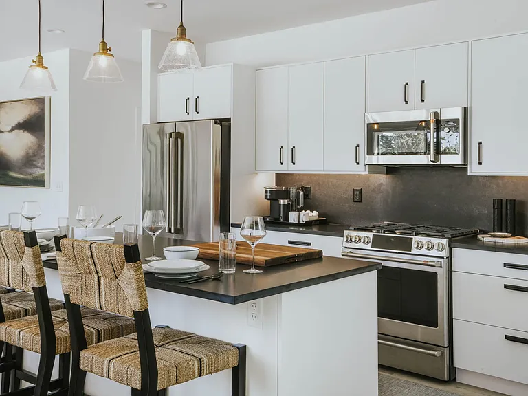 401 E Peach St — Photo 11
