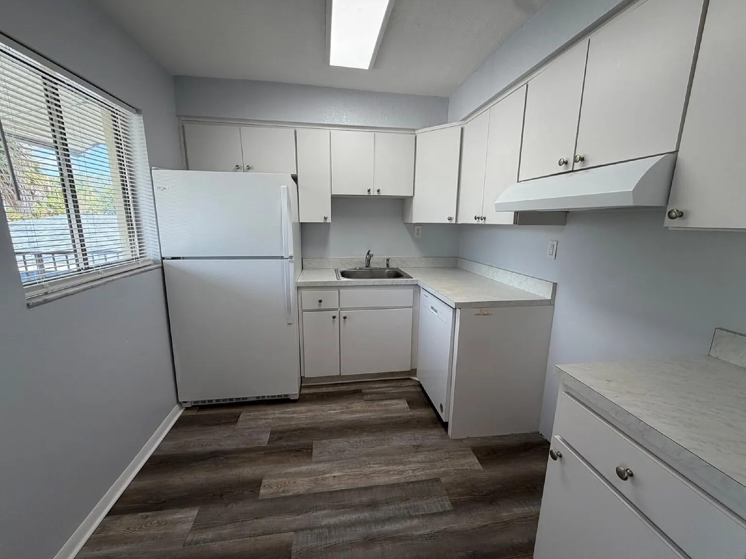 2 bed, 1.0 bath, 900 sqft, $1,300 — Photo 3