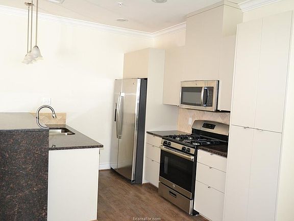 4th image of 218 Sterling St APT 305