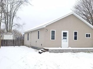 631 Cunningham St, Clare, MI 48617