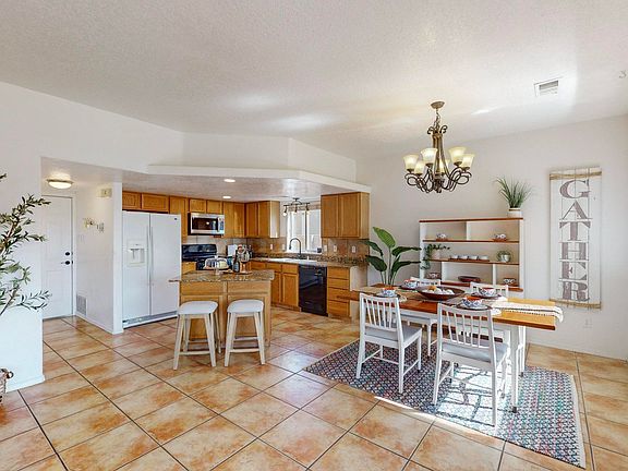 5th image of 9015 Eagle Vista Dr NE