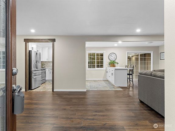 4th image of 710 W Ash Street
