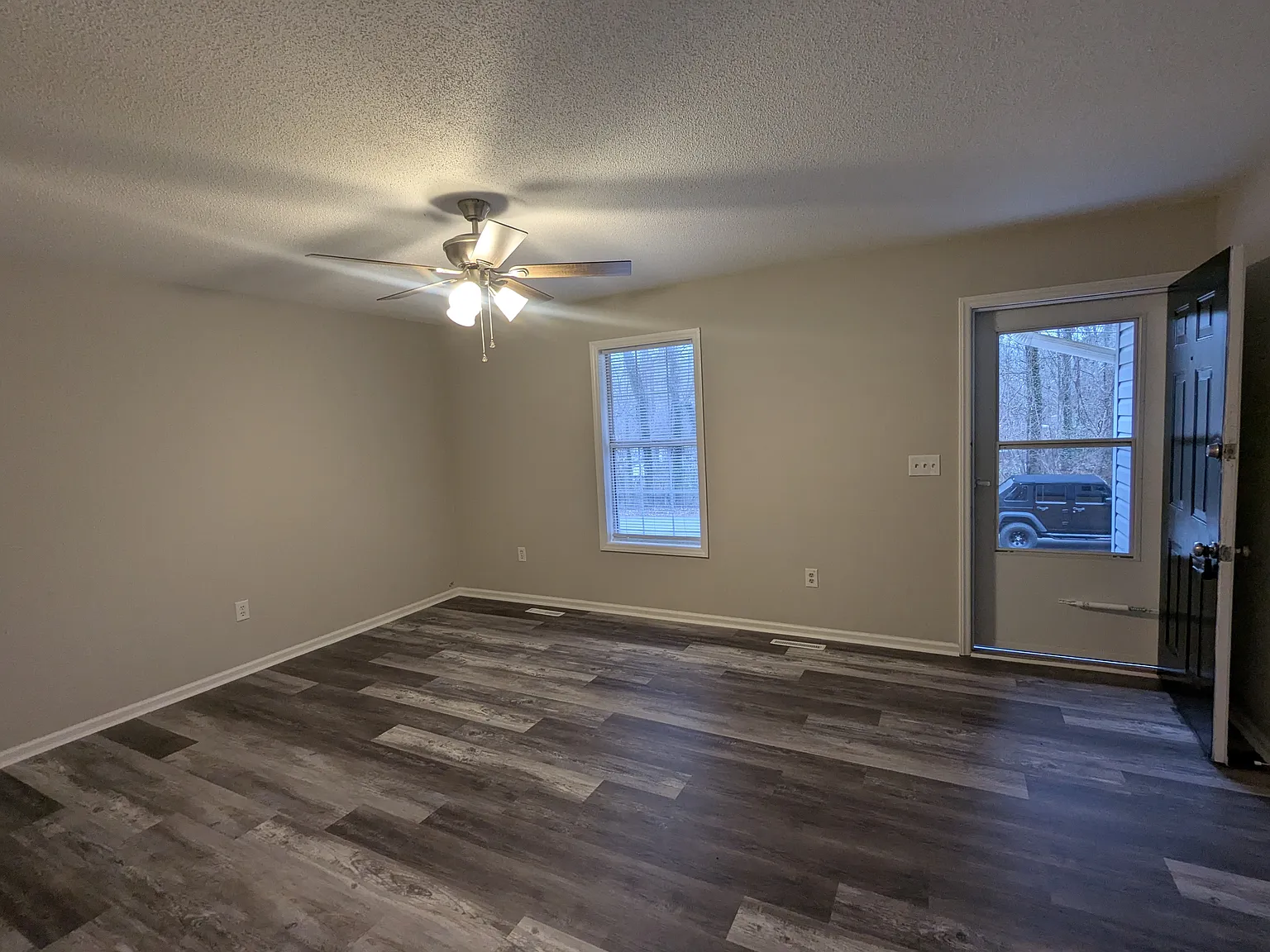 3 bed, 1108 sqft, $1,650 — Photo 2