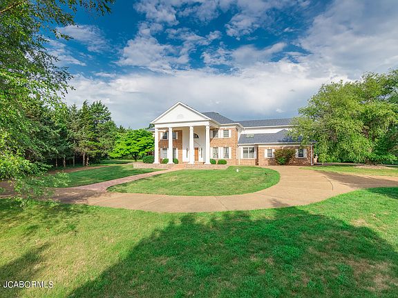 4th image of 2624 Country Club Dr