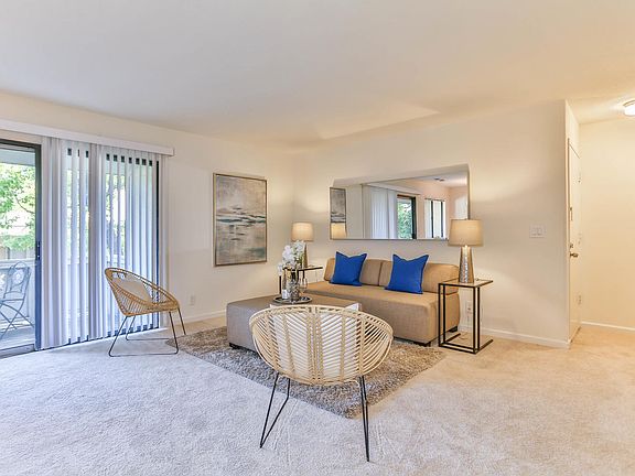 4th image of 940 Kiely Blvd Unit D