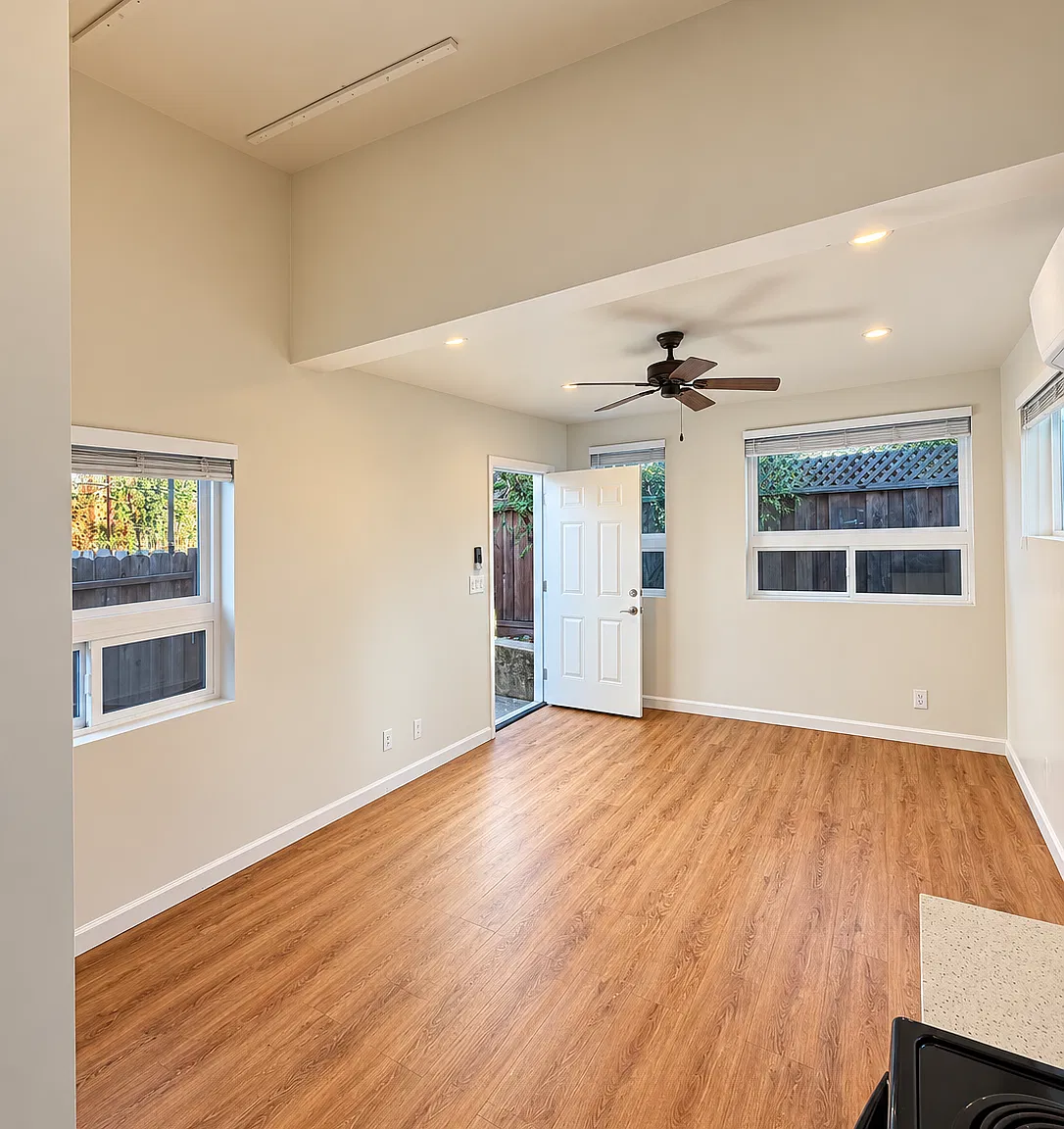 1 bed, 500 sqft, $2,395 — Photo 3