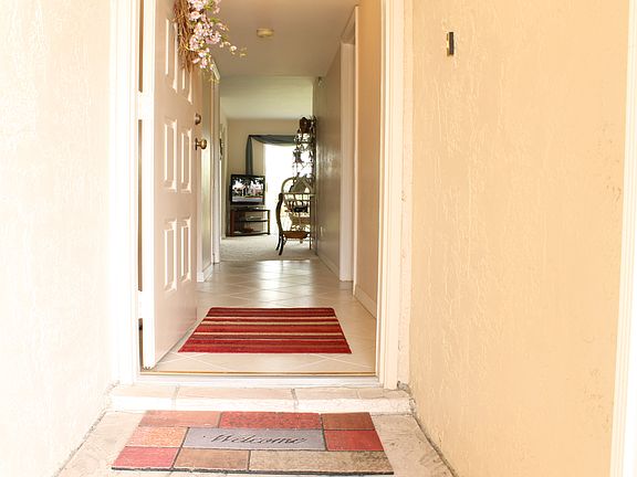 2nd image of 7300 Glenmoor Ln #1205