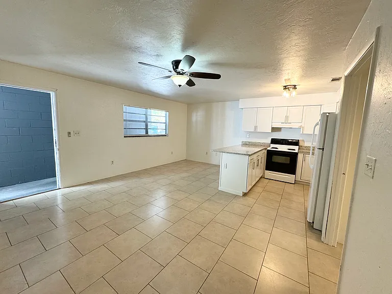 821 NW 13th St #9 — Photo 5