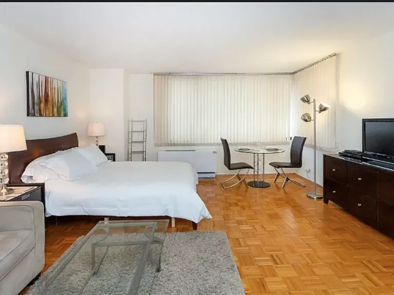 350 W 50th St #4X — Photo 3