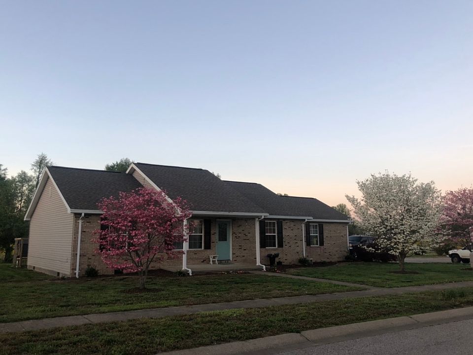 1st image of 502 N Village Ln