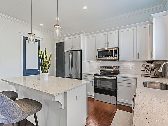 4th image of 411 Glenview Dr