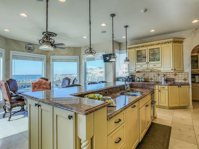 530 W Shore Dr — Photo 9