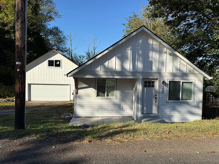 730 Hillcrest Dr — Photo 8