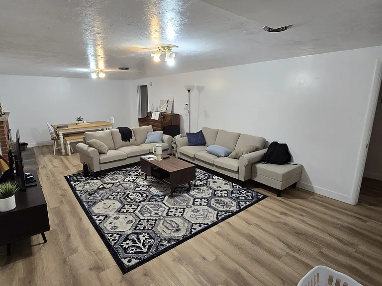 4624 S Meadow Rd — Photo 2