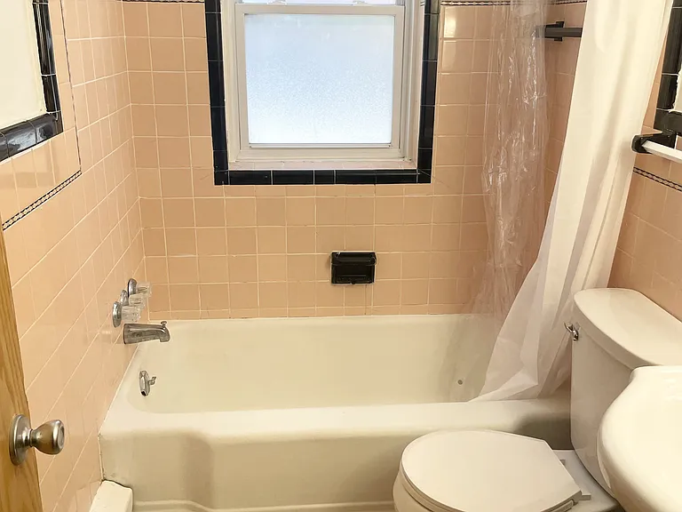 Randolph Apartments — Photo 10