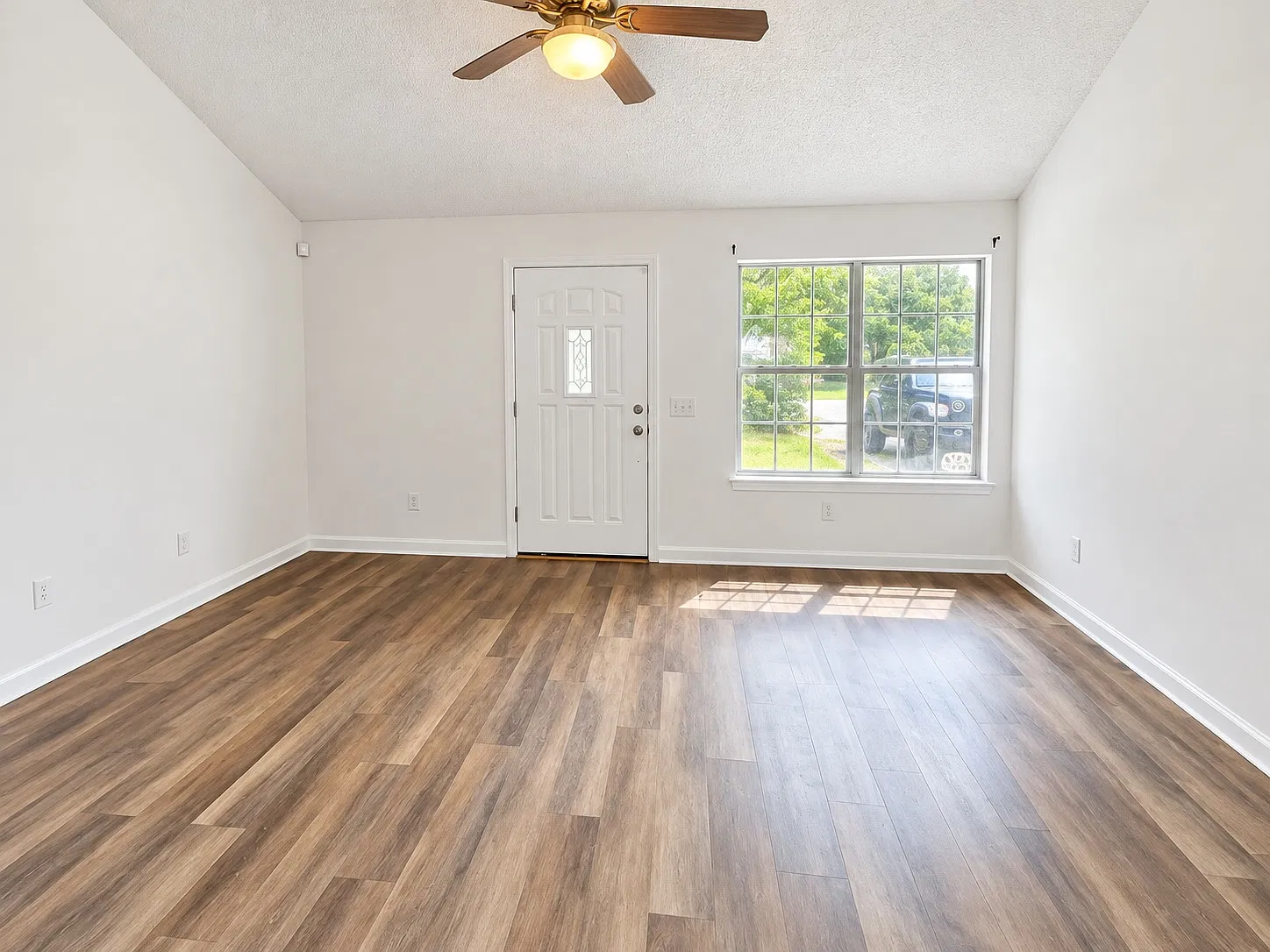 4 bed, 1332 sqft, $1,790 — Photo 3
