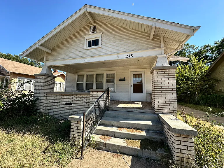 1318 S Hydraulic Ave — Photo 1