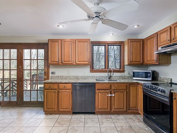 5th image of 208 Thayer St
