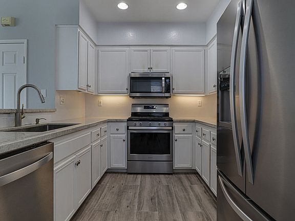3rd image of 1168 De Leon Dr