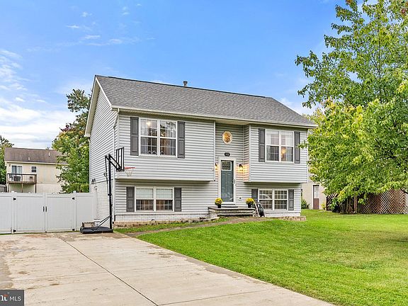 2nd image of 102 Berkshire Cir