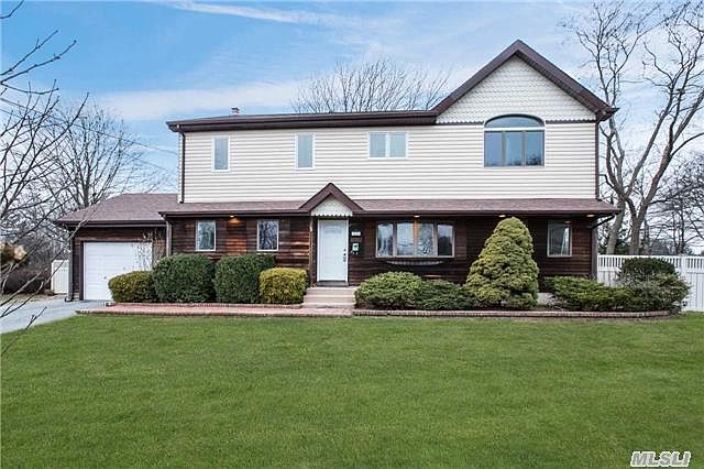 1st image of 22 Greentree Dr