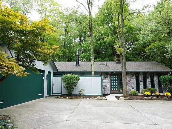 2nd image of 12208 Woodridge Cir