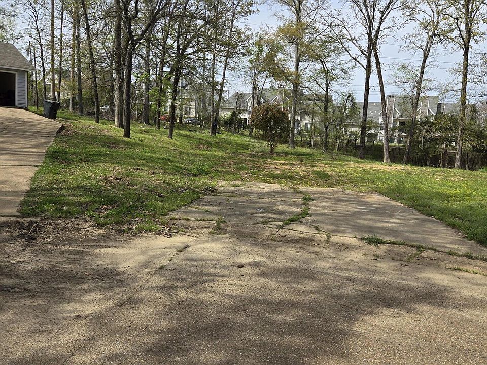 2nd image of 910 Ash Ct #16