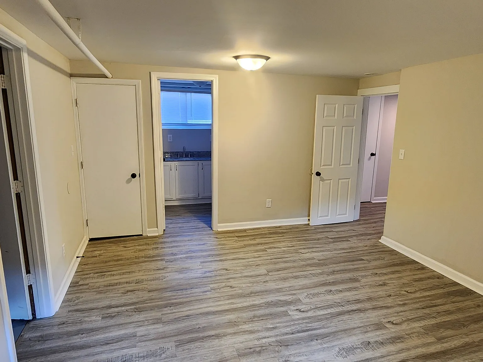 1 bed, 850 sqft, $900 — Photo 3