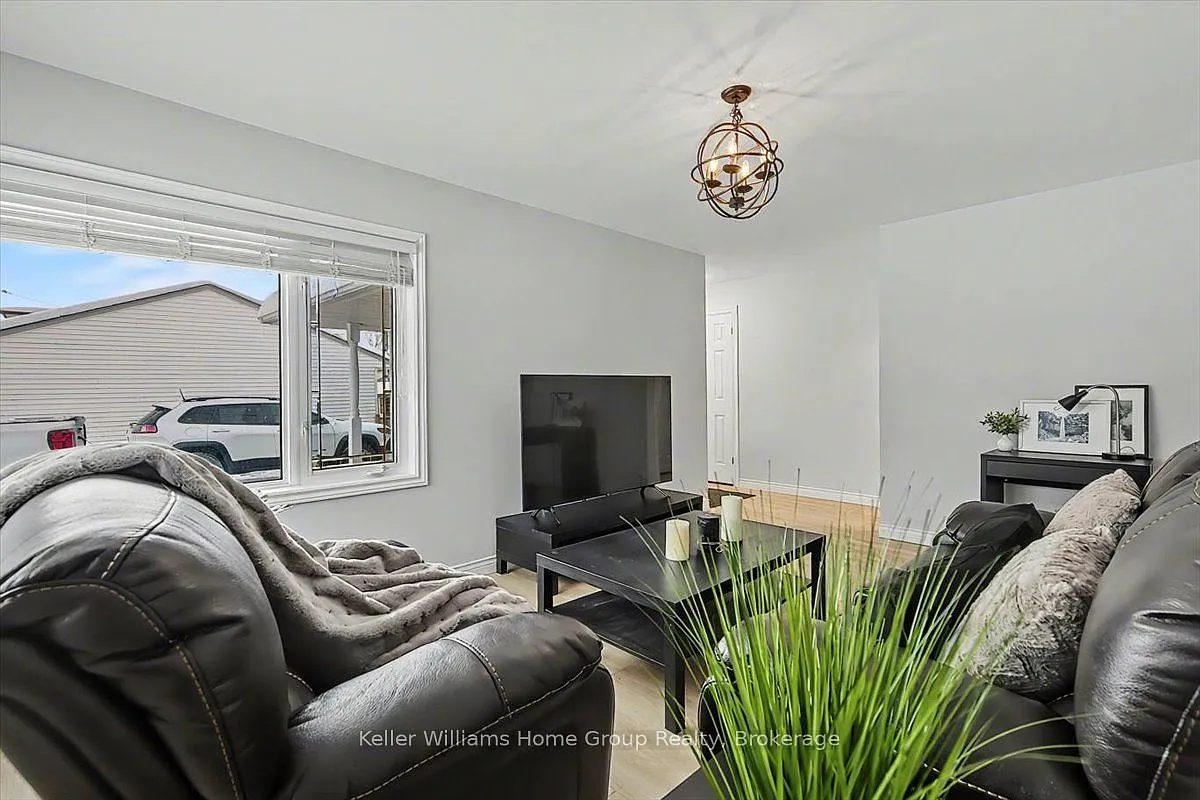 4 bed, $3,500 — Photo 3