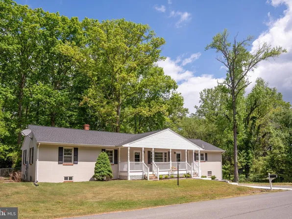 17157 Elm St, Bowling Green, VA 22427