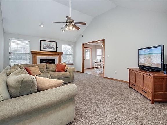 5th image of 845 Woodland Dr